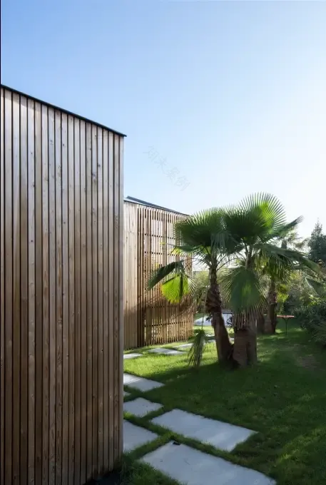 夜晚如童话般的玻璃山建筑-7