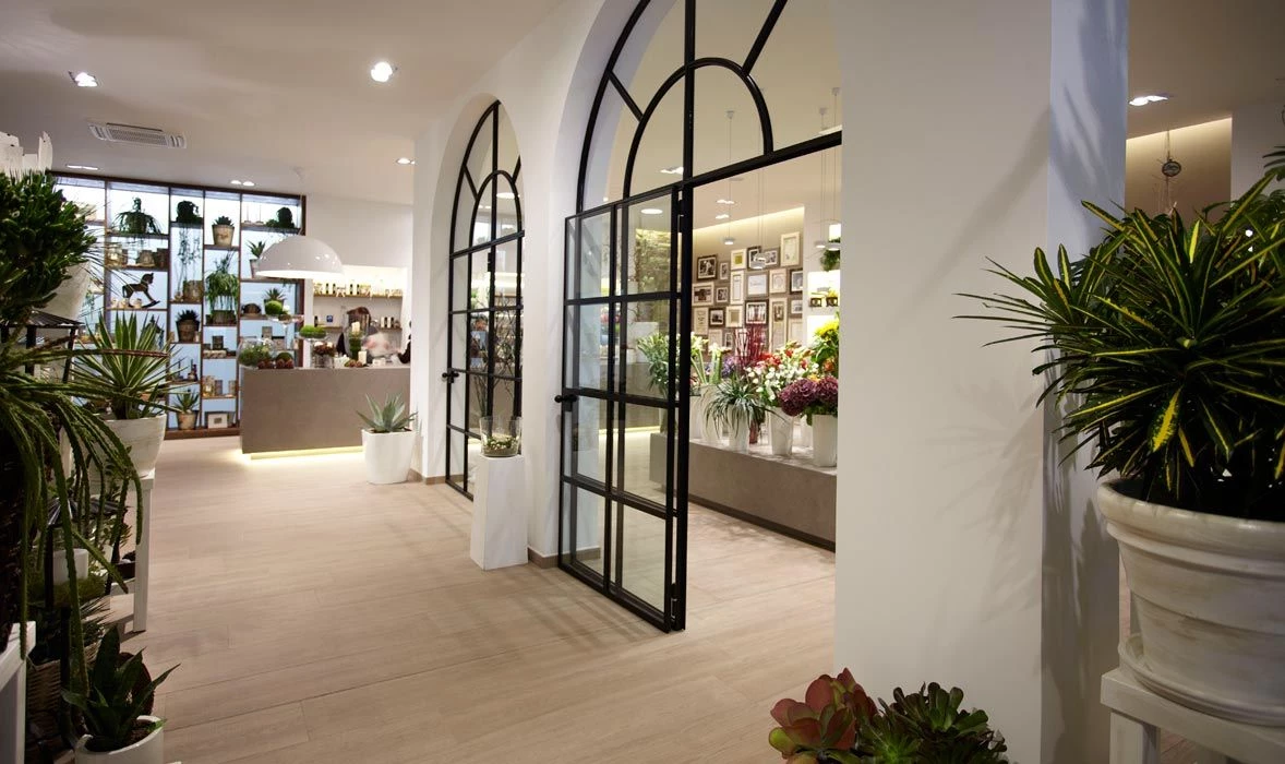 意大利 Zubini 花店,绿色建筑与家居美学的融合-18