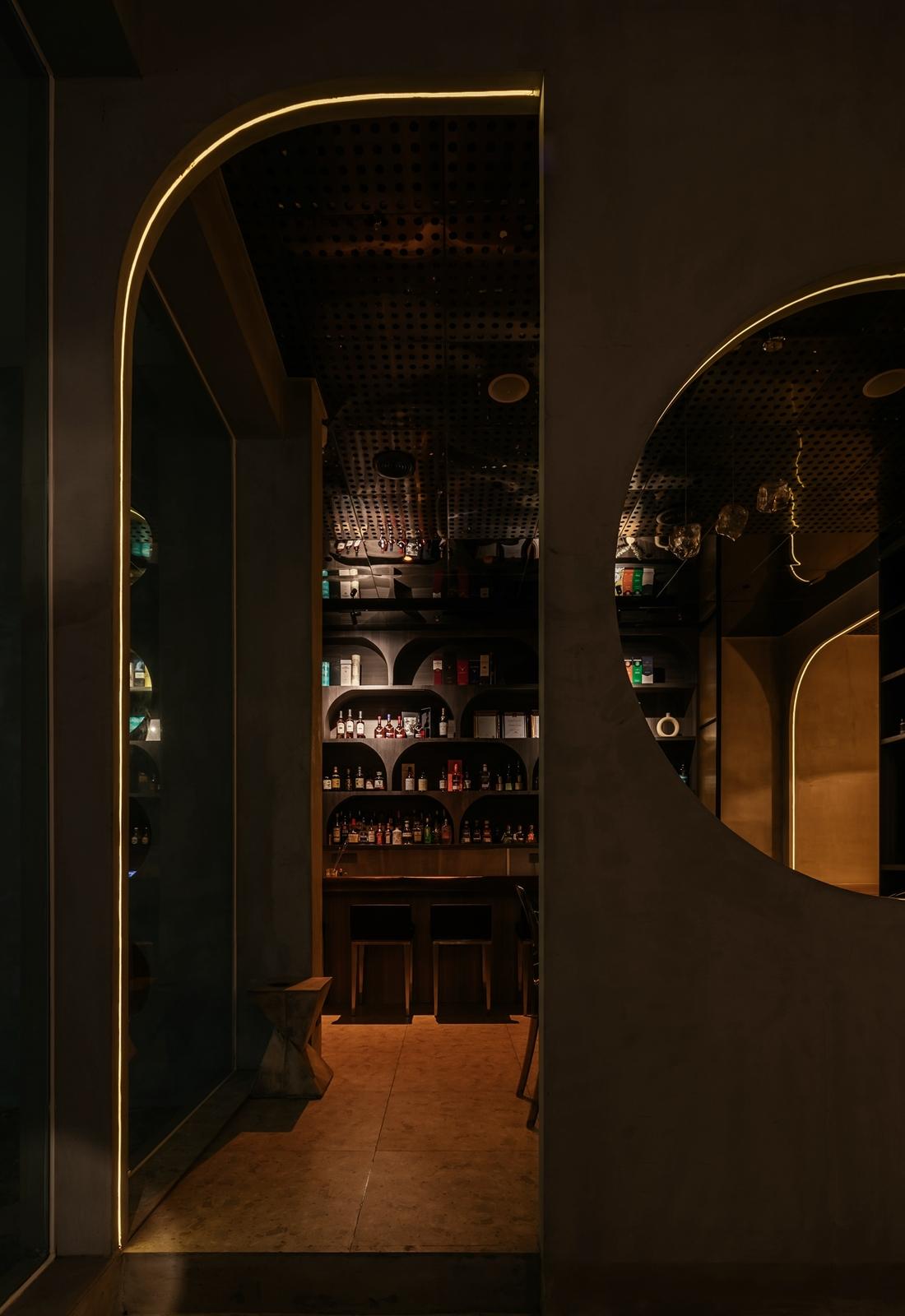 神秘感十足的酒吧设计-29