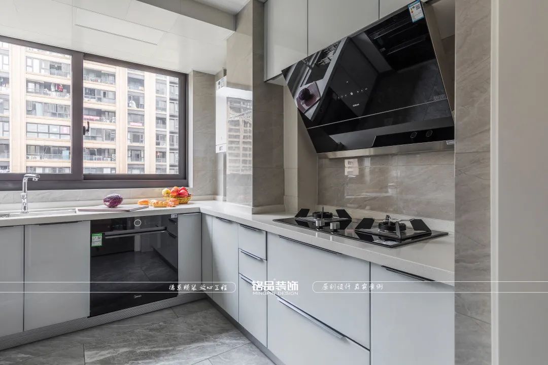 简约潮玩空间,金融精英的舒适浪漫之家丨铭品装饰-39