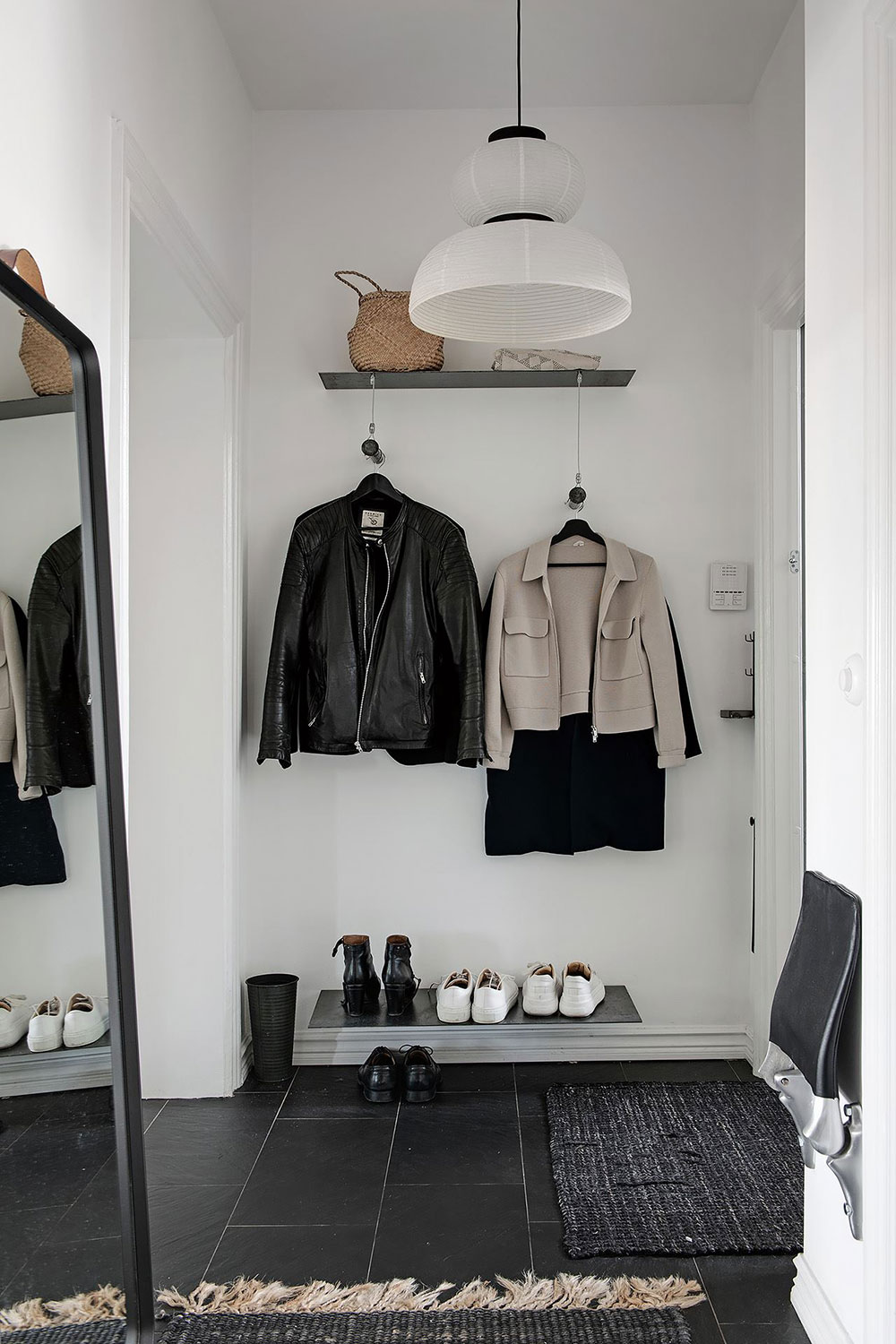 哥德堡优雅灰白公寓,复古门设计瞩目-29