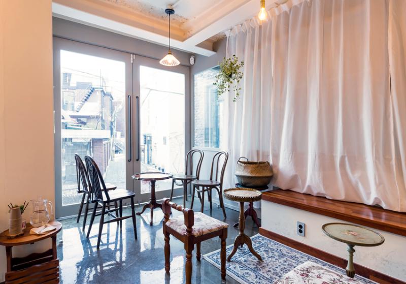 11 坪纯白咖啡馆 极简设计诠释空间魅力-7