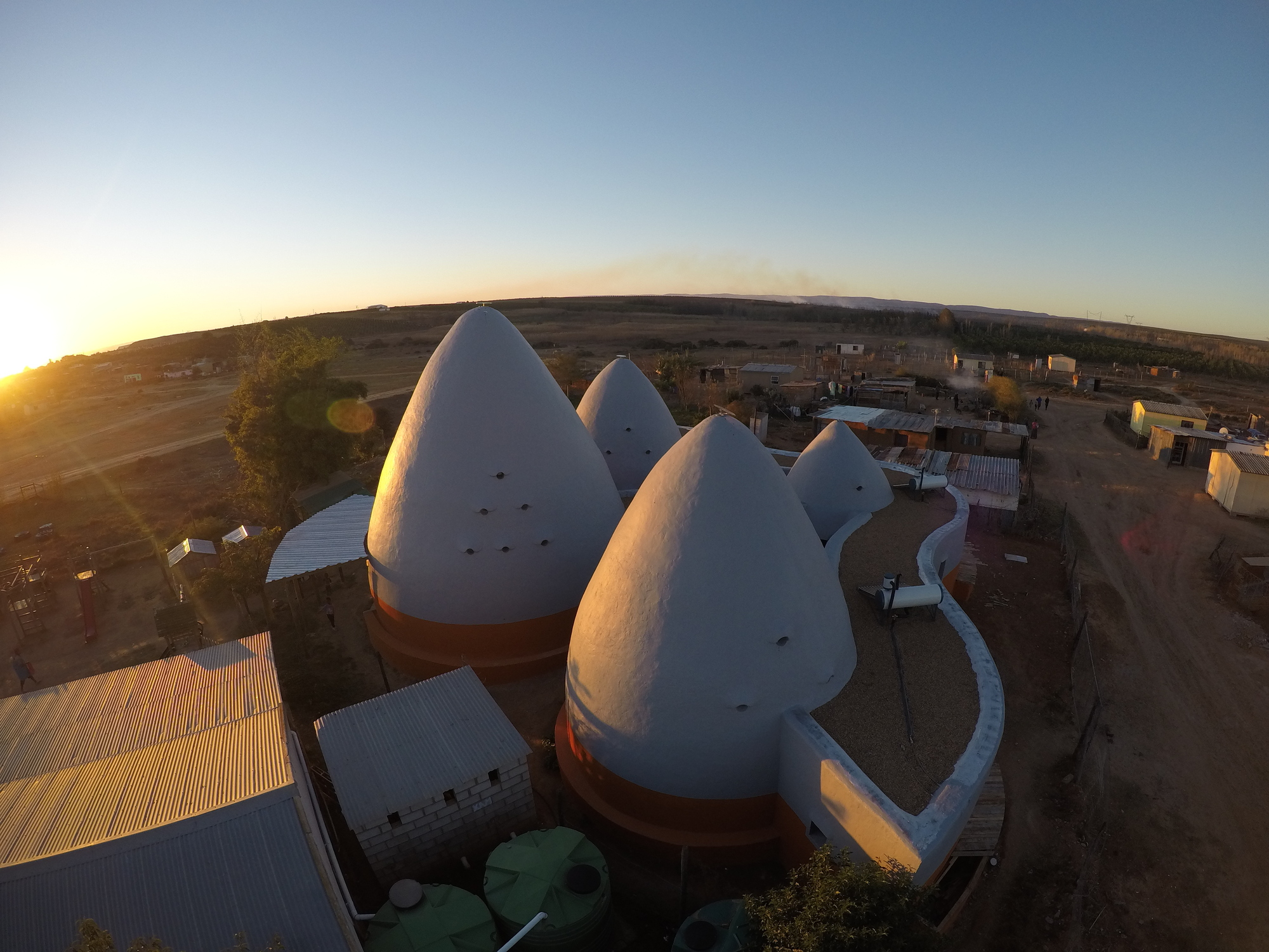 南非 Langbos 社区儿童中心 | 土筑多功能空间-22