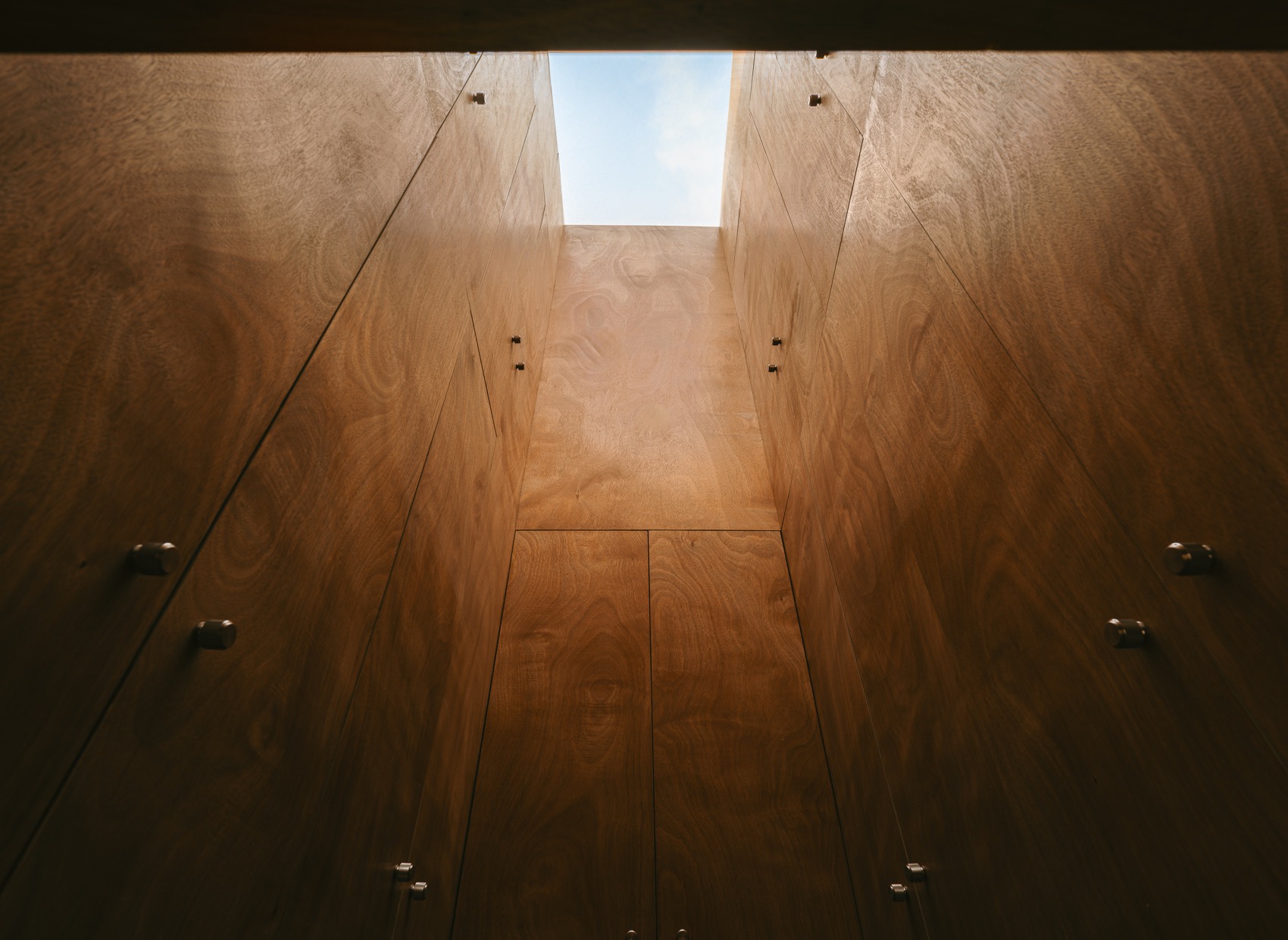 十字交叉之家 – 一朵屋面下的安顿与穿梭丨中国北京丨察社办公室-123