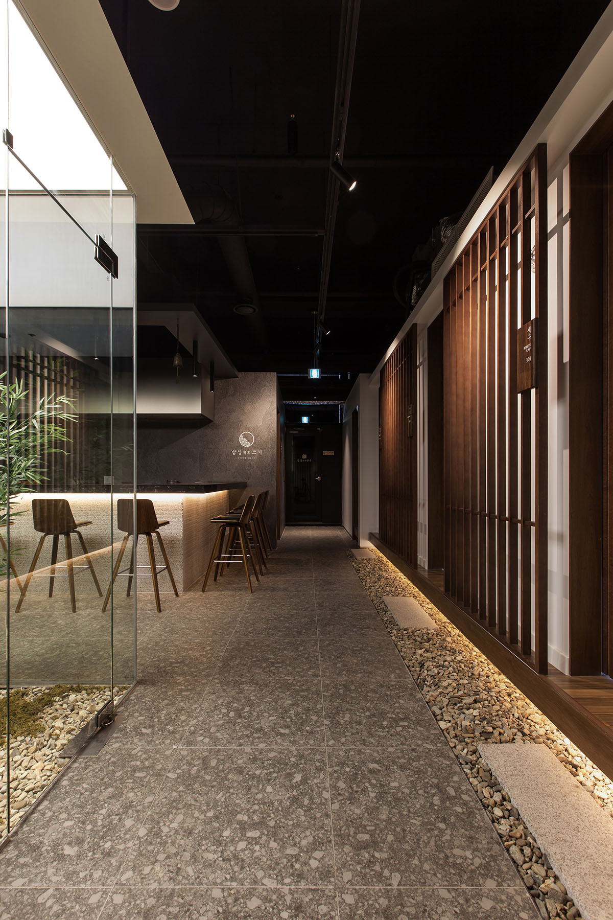 韩式餐厅“中央情报局”设计 | 石木庭院与传统氛围的完美结合-14