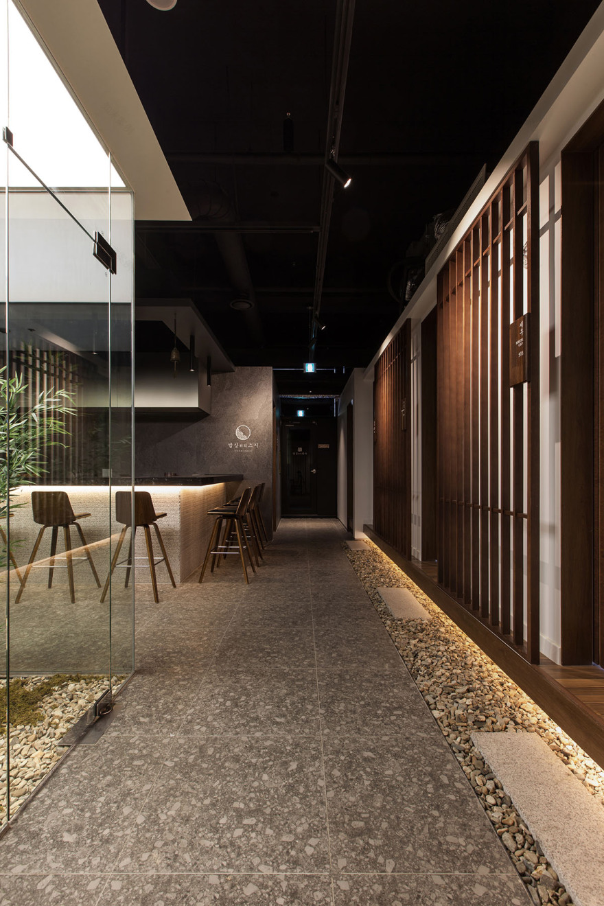 韩式餐厅“中央情报局”设计 | 石木庭院与传统氛围的完美结合-14