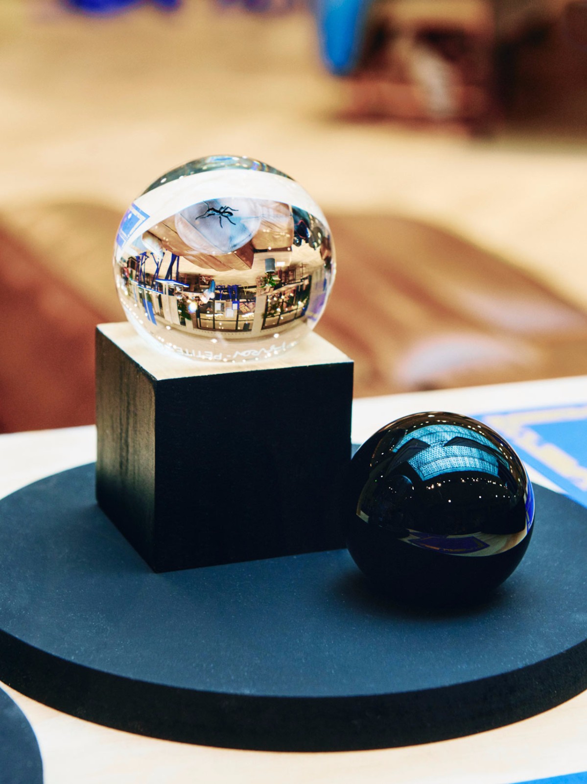 WeWork 办公室：老建筑内的华丽空间-5