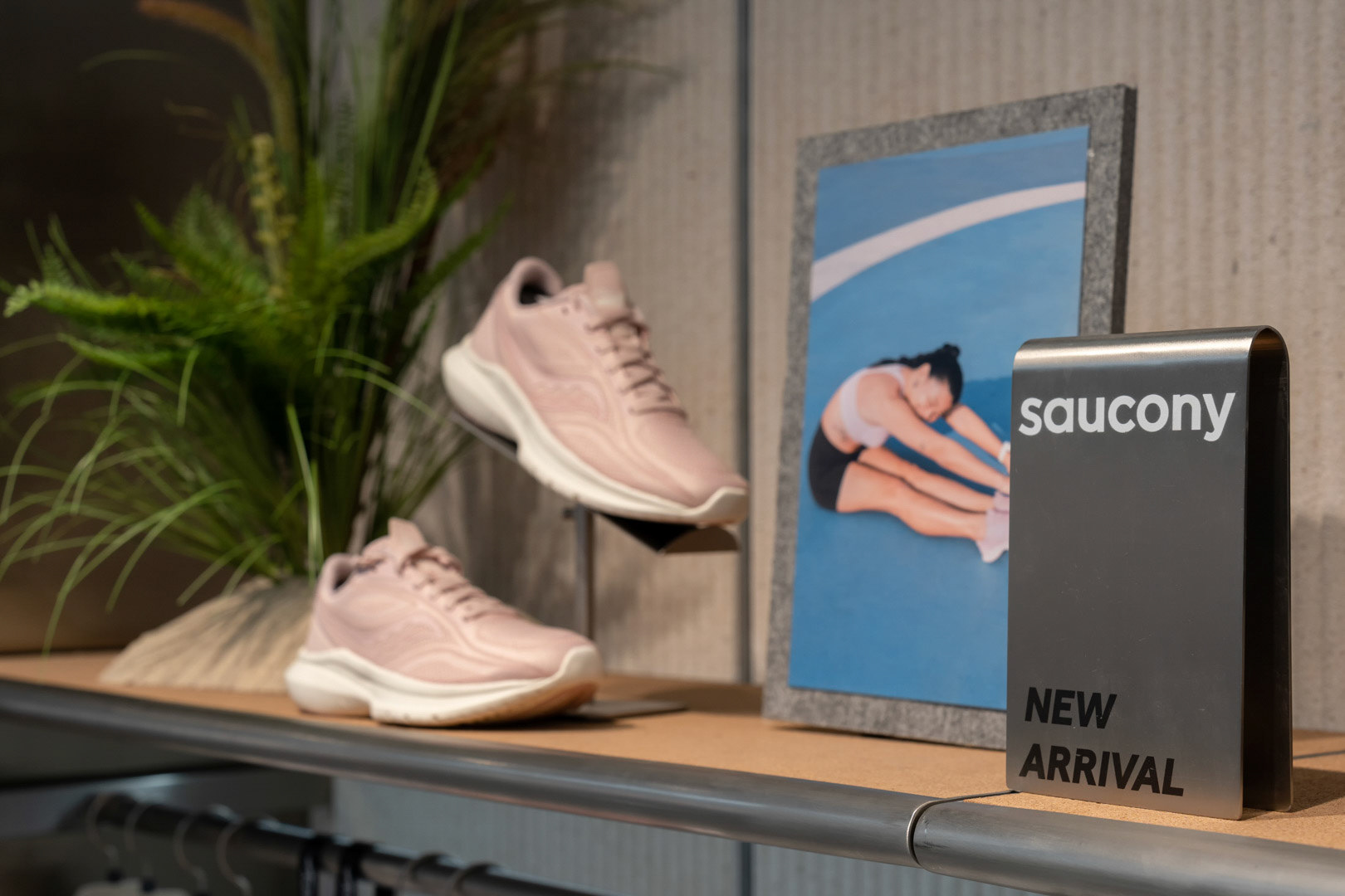 Saucony 新门店开业设计-7