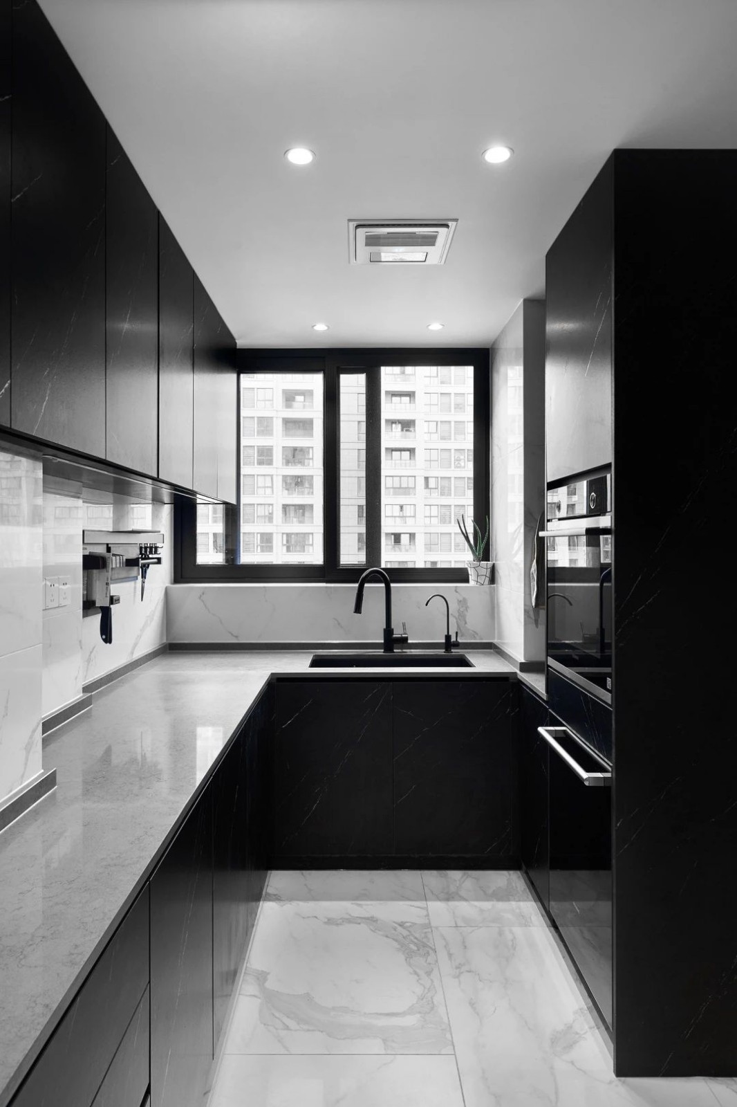 手办迷的现代简约之家 | 悬空背景展柜，红橡实木家具-28