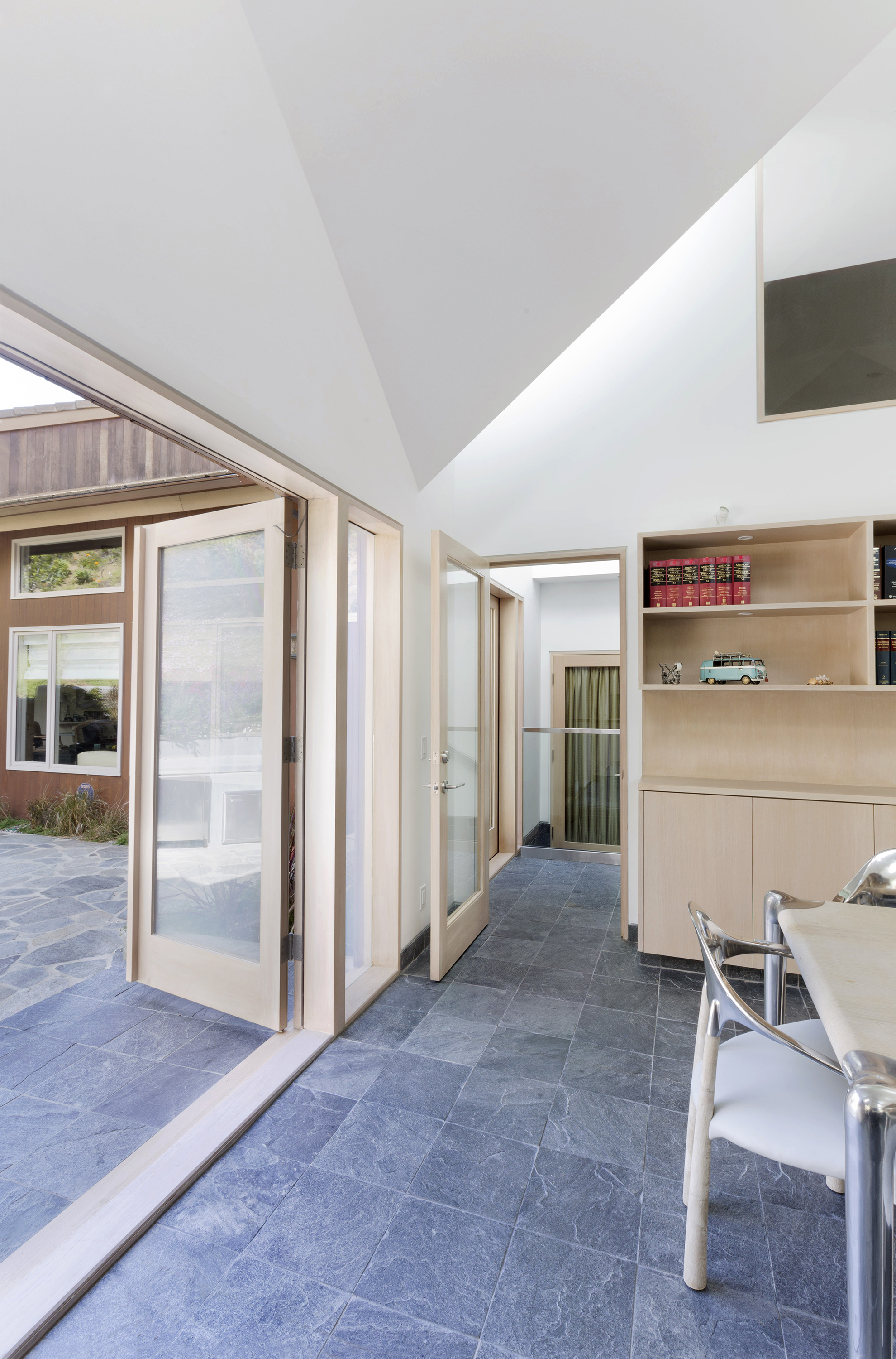 加州 Malibu 卫星办公住宅 | 融入环境的折叠空间-25