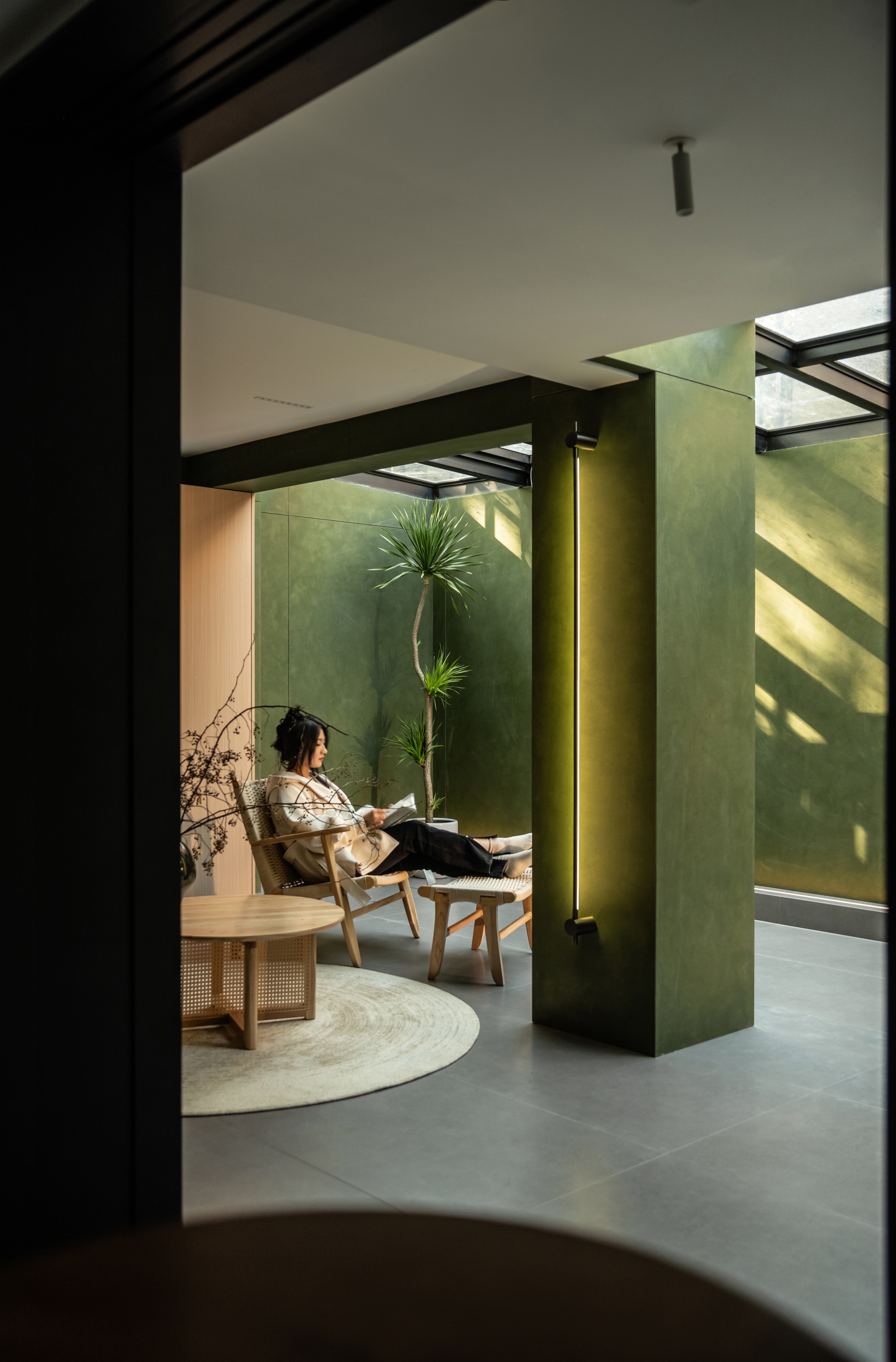 黑白重构,400㎡四层别墅的极简新生丨北岩-12