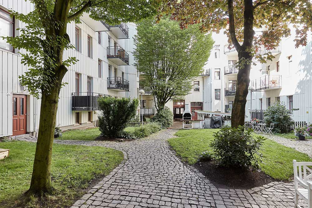 瑞典 48 平米趣味公寓 | 暖色调与幽默壁画完美结合-28