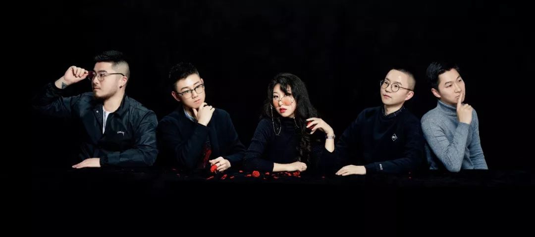 暗色方室 | FunHouse 设计融入宇宙元素-68