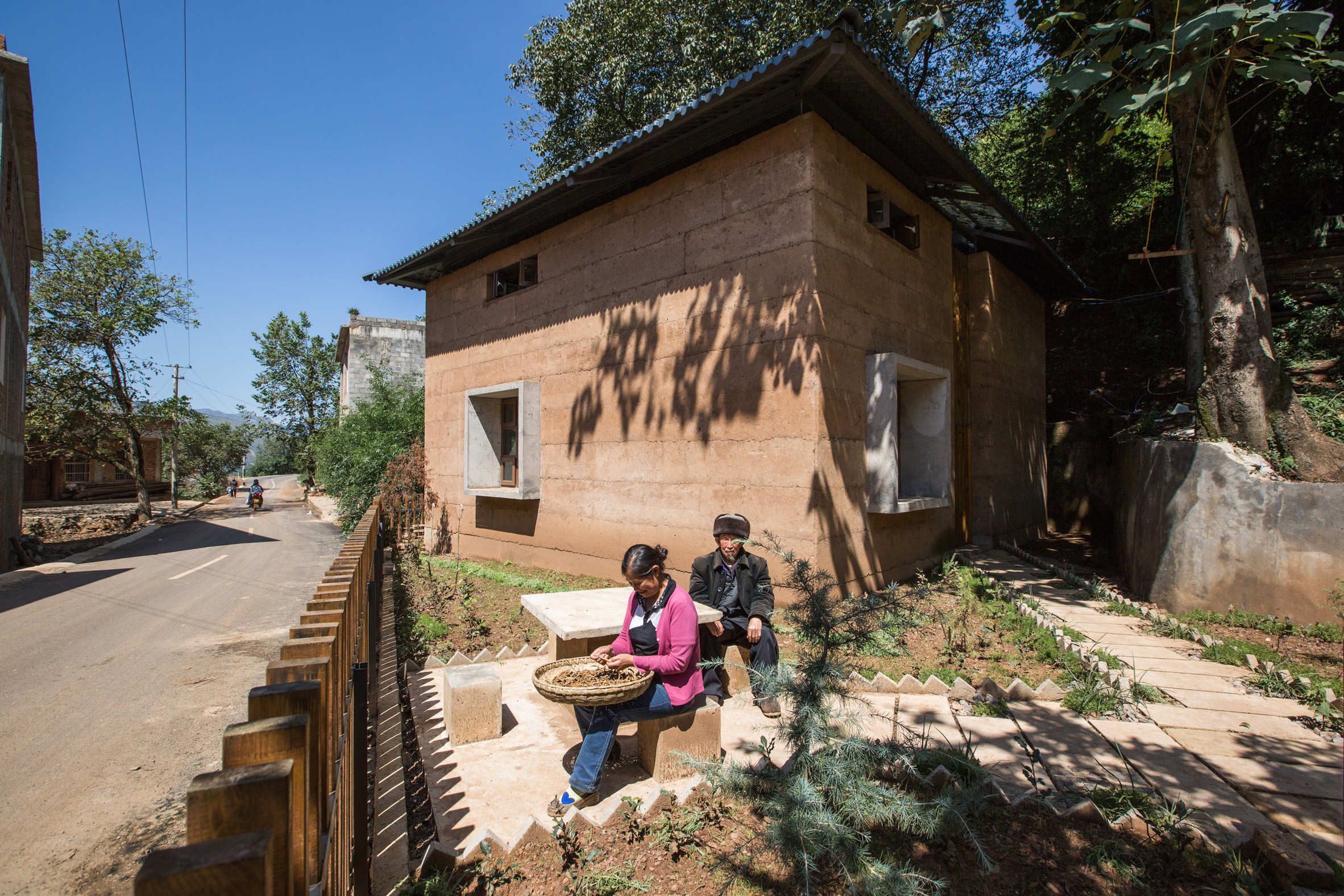 Earthquake-resistant rammed-earth house "could help 100 million people"-2