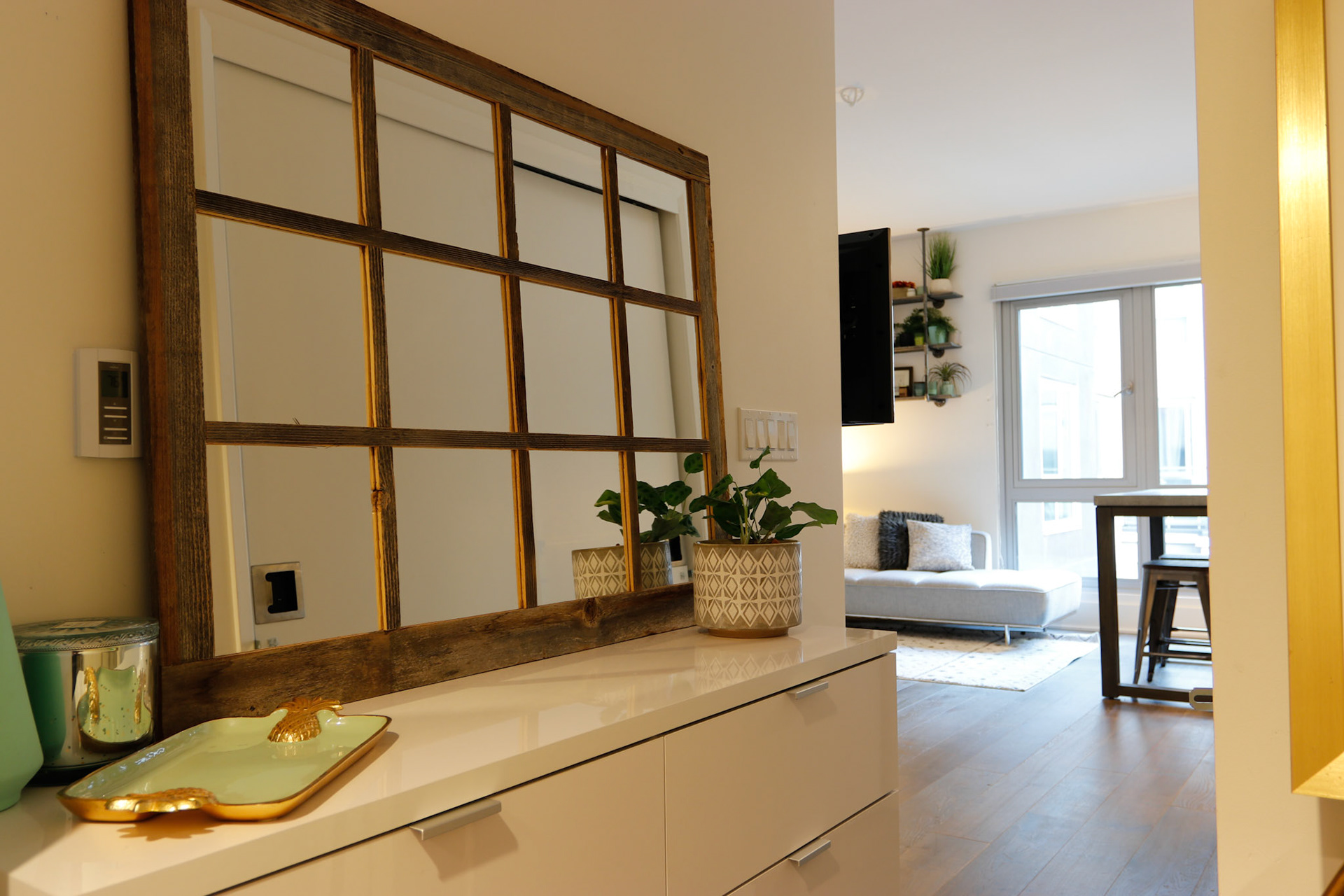 Market St, SF. 94103. AEB 5 Brackets-35