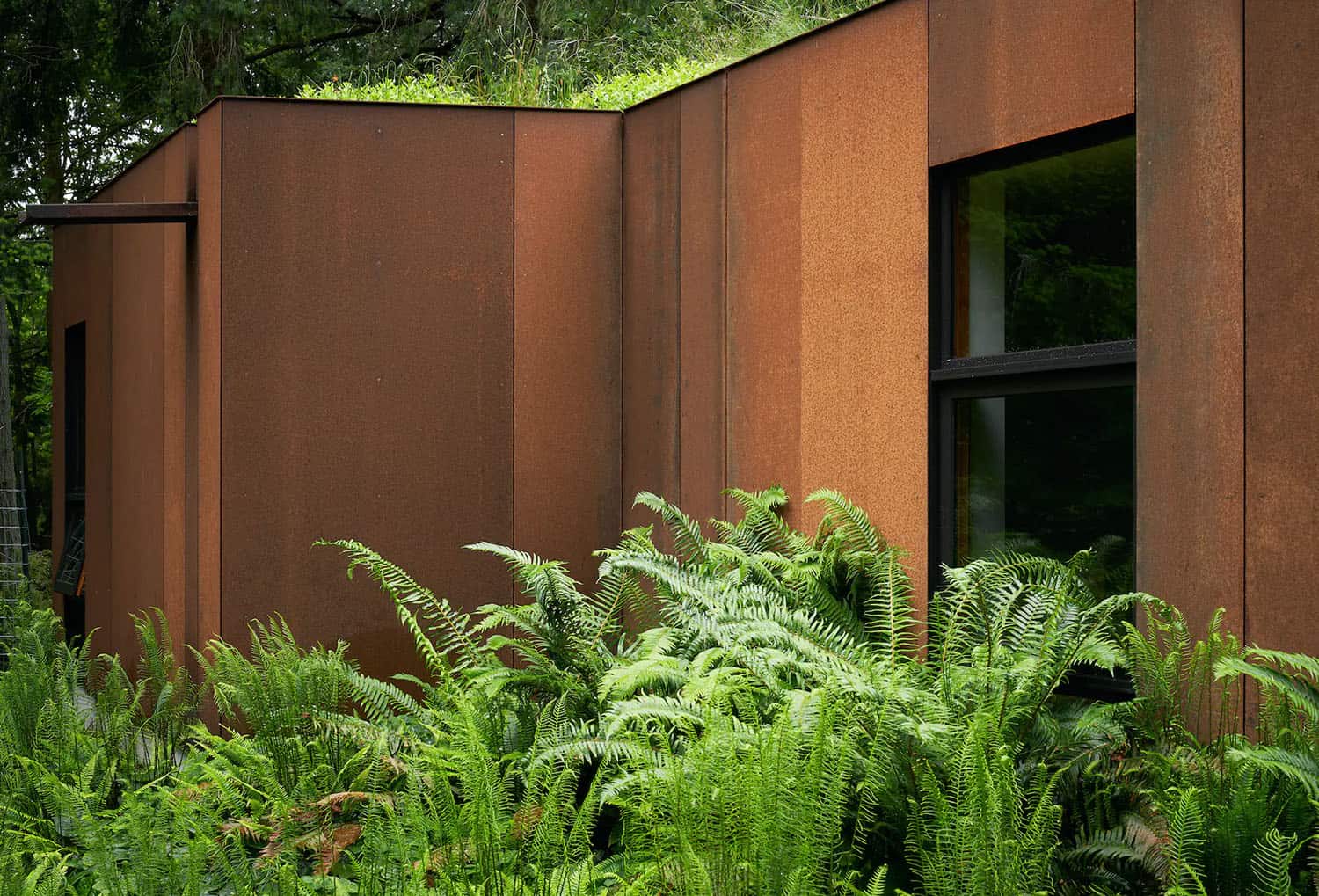 An intimate retreat tucked into a forest overlooks serene Puget Sound-10