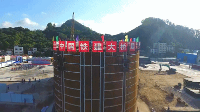 世界最大跨度三主桁钢桁拱桥通车-54