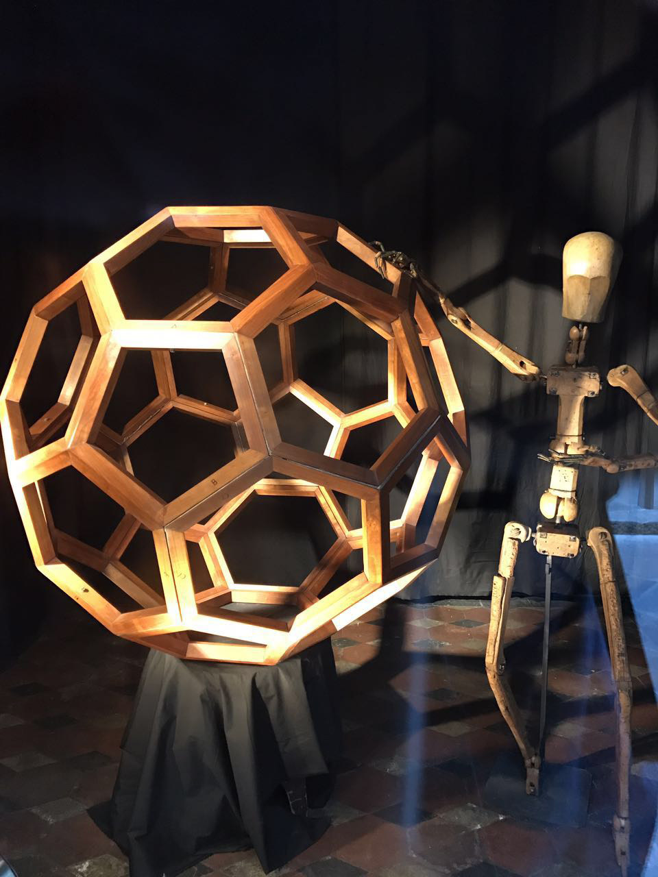 欧洲街头创意橱窗-51