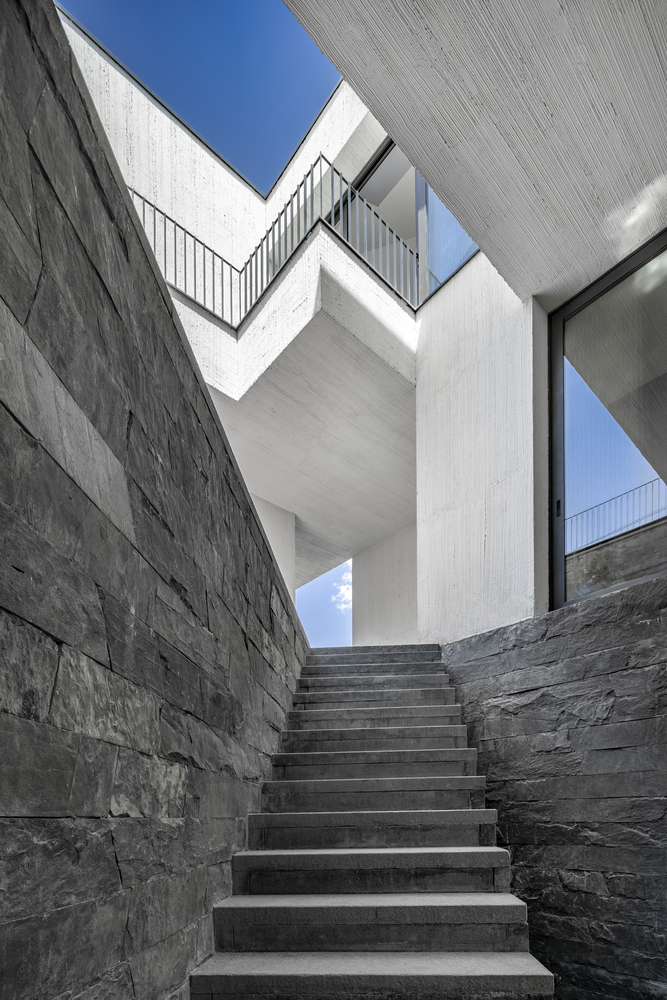 梦幻与逻辑的碰撞 · 山间别墅建筑设计丨Saeid Khan-6