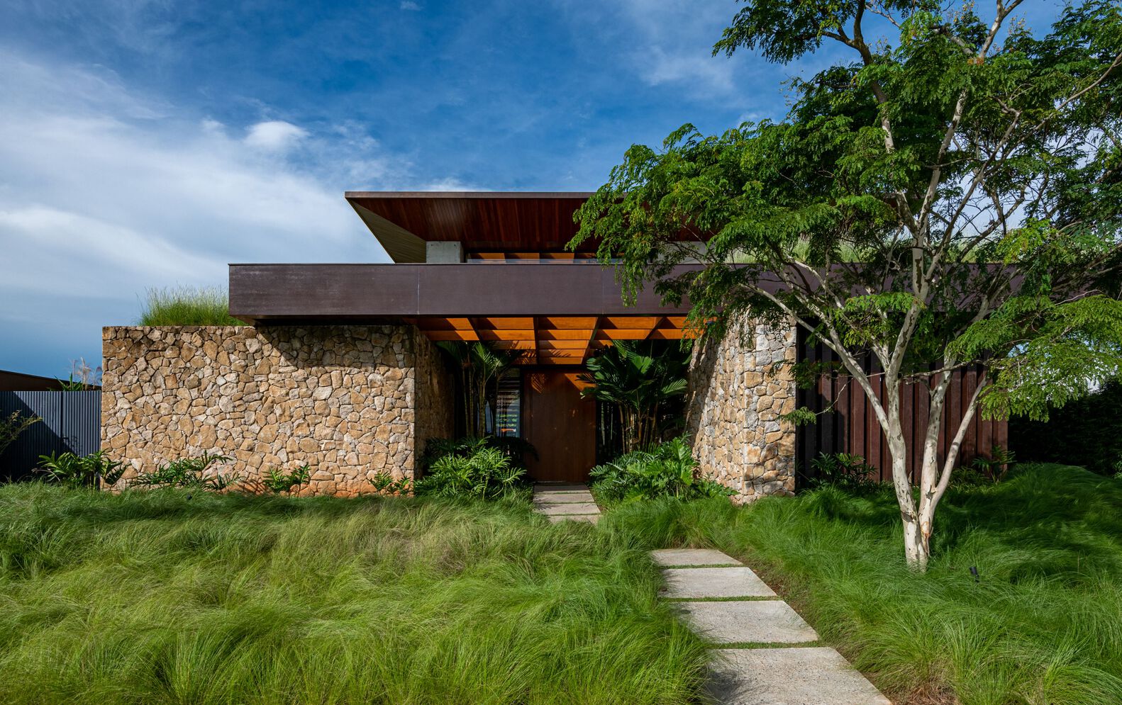 绿意盎然与自然共生的巴西家庭住宅丨巴西圣保罗-26