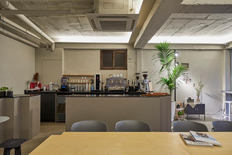 13 坪咖啡厅 | 复古外观现代内装的设计巧思-10