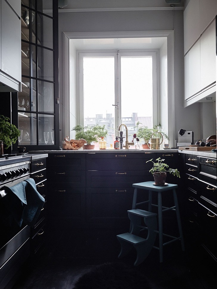 Stockholm 历史底蕴的暗色调公寓 (83 平米)-9