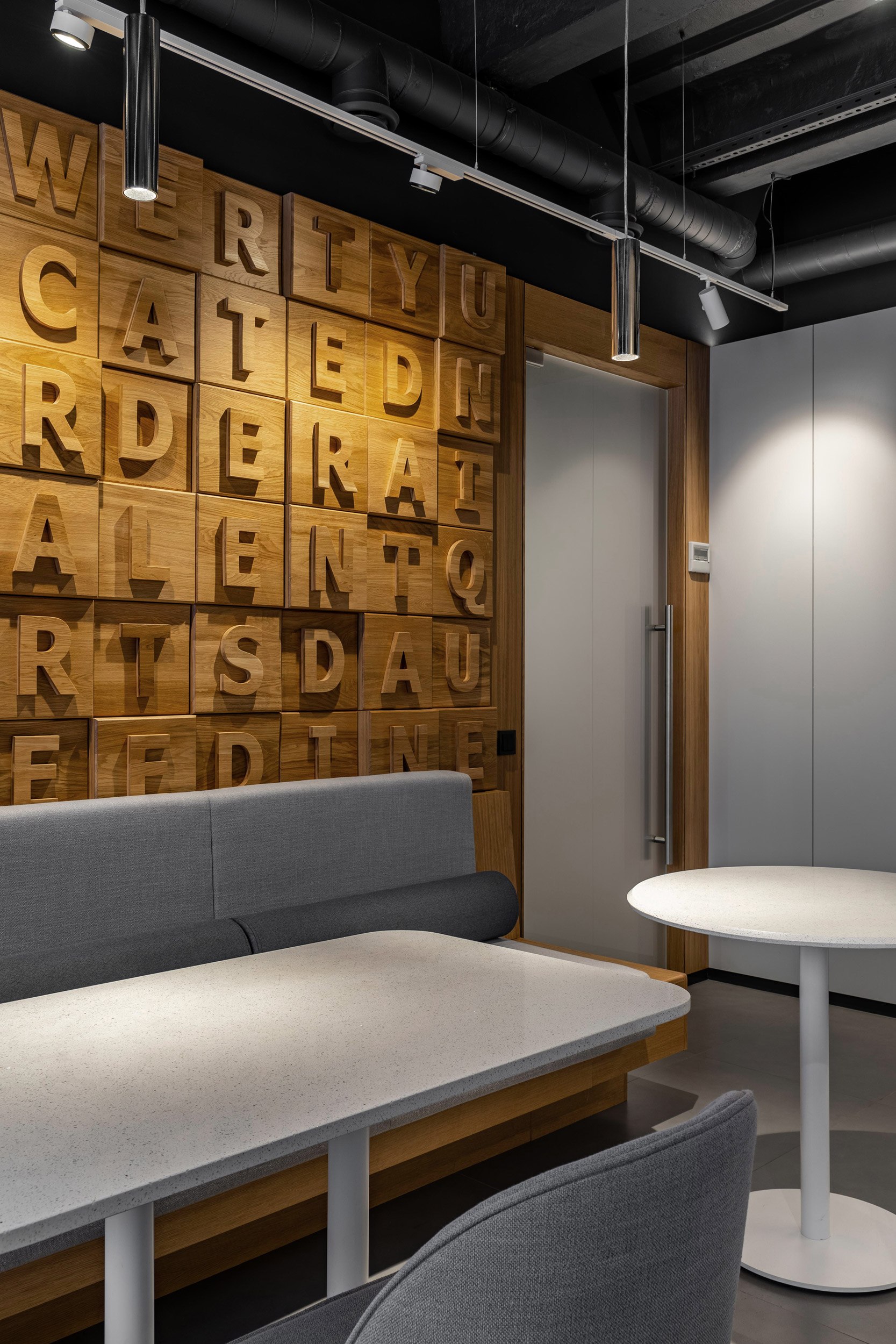 Deve·perts 团队打造未来感 IT 办公空间-22