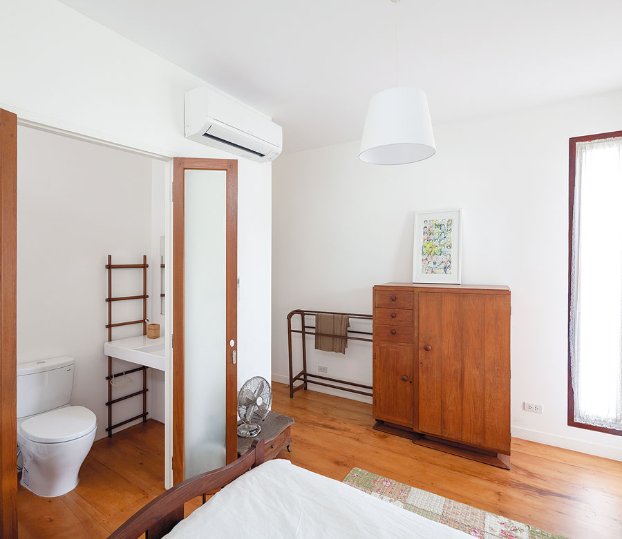 บ้านปูนผสมไม้ สไตล์โมเดิร์นที่เปิดใต้ถุงโล่งแบบไทยๆ-บ้านและสวน-19