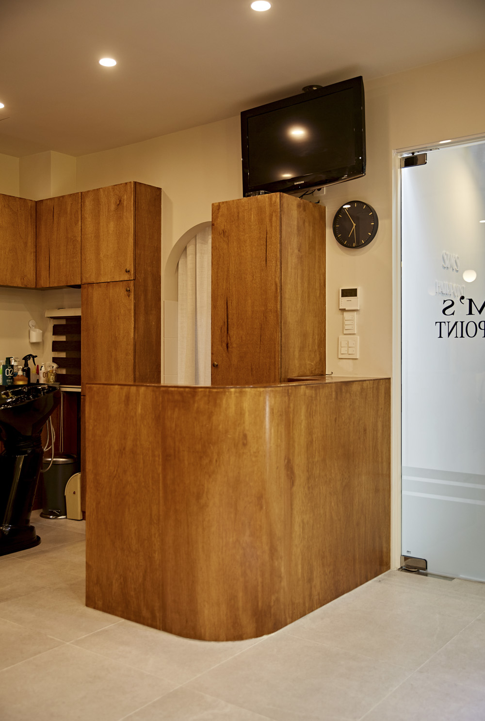 照明点缀的 10 坪个性美妆空间-14