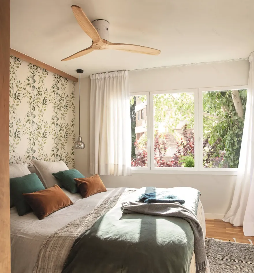 巴塞罗那白色玻璃厨房 | 私密与光线的完美结合-12