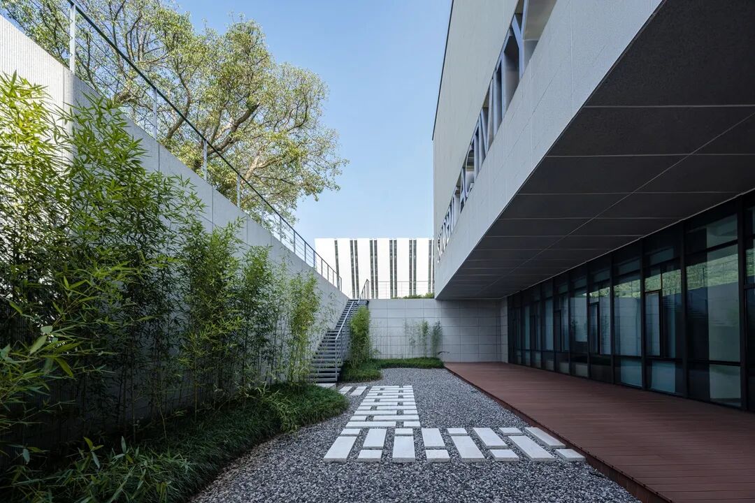 【AT】同济设计作品|地形共生，成都工业学院宜宾校区学生活动中心-36