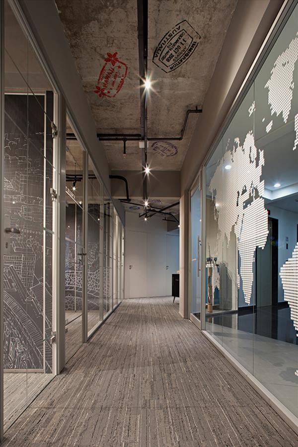 巴西 Traveland 旅游公司办公室 | 创意设计展现旅行魅力-11