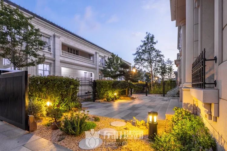 花园景观灯选择与搭配技巧，点亮你的梦想花园-42