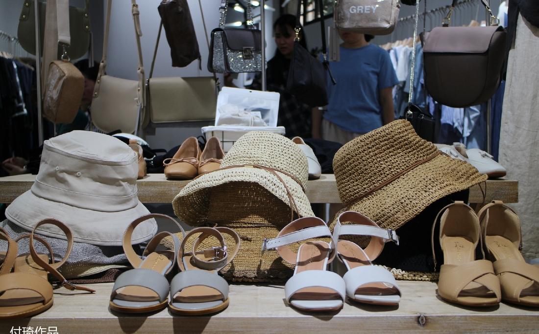 《moia》- 自然清新文艺女装店设计-17