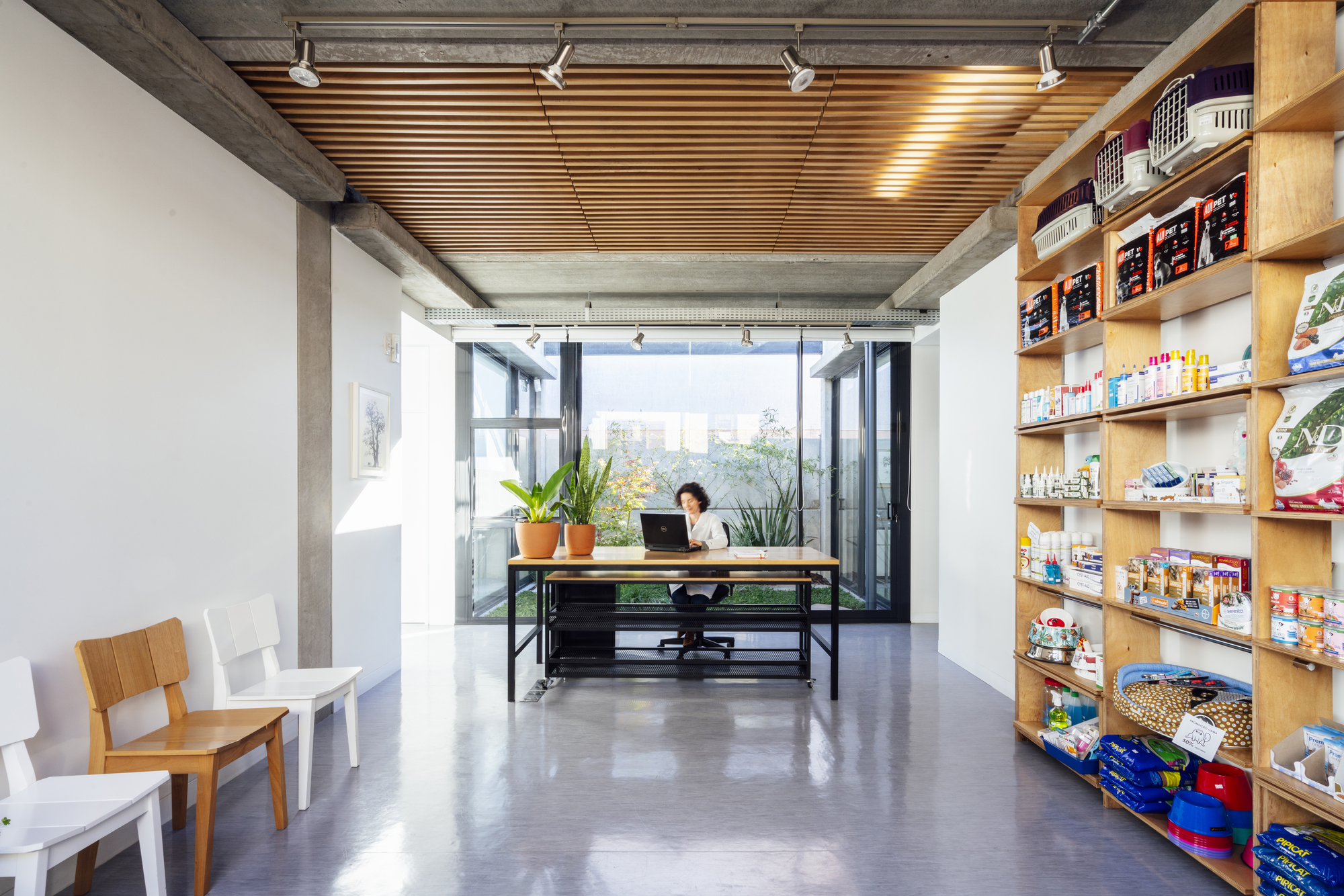 Sentidos Veterinary Clinic / OCRE arquitetura-15