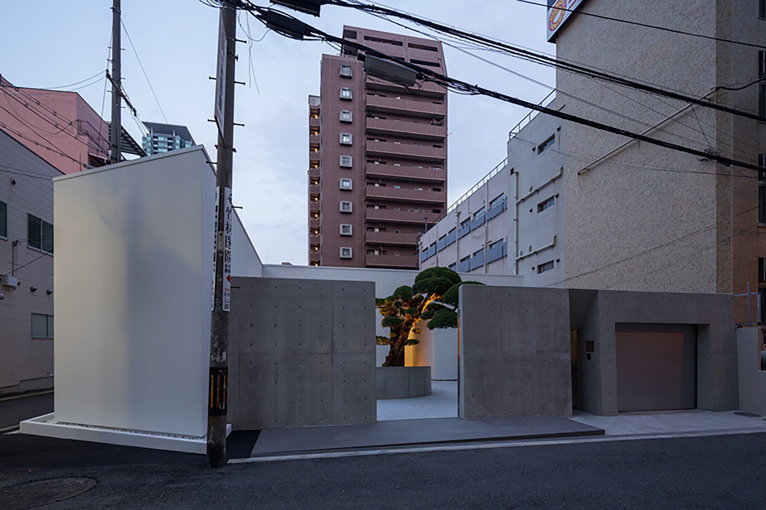 House with Podocarpus  Yasutoshi Mifune + Toru Atarashi-103