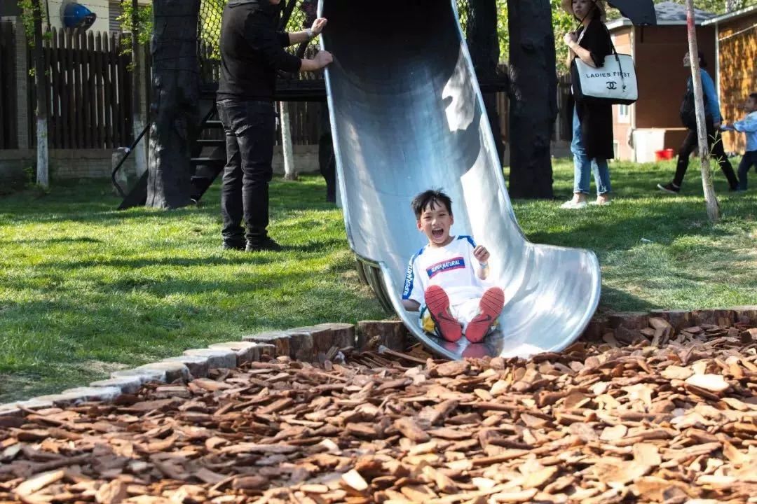 黑森林 | 儿童乐园的黑色艺术-56