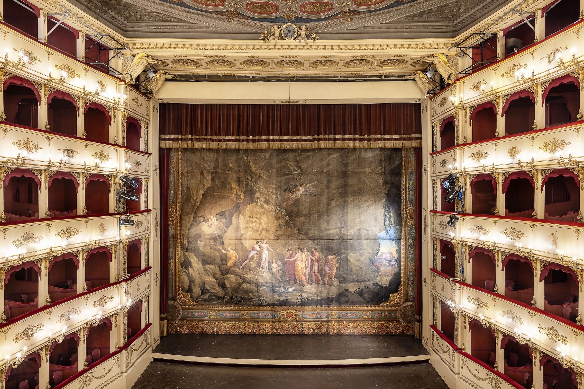 FLEXI. The Ridotto of the Rossini Theatre-13