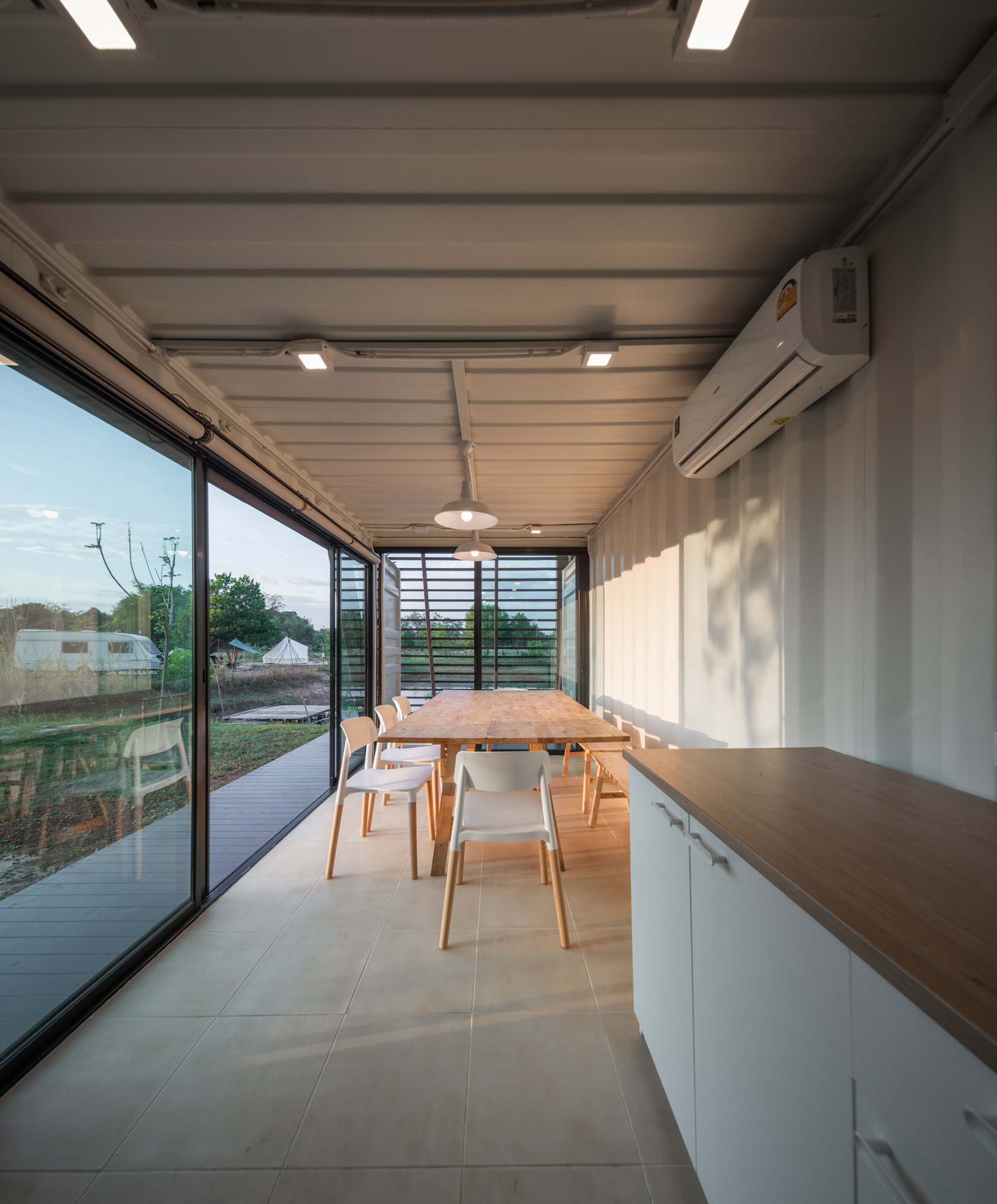 OOST Kampville 集装箱小屋丨泰国那空那育丨TJOB-17