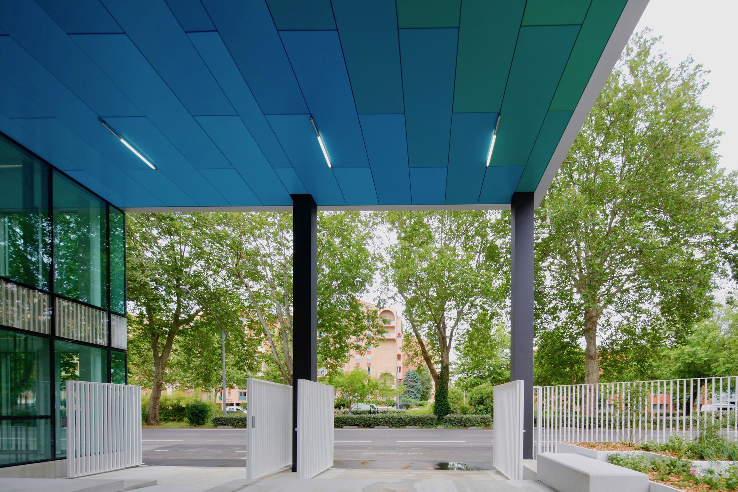 法国图卢兹“河畔”办公楼设计-18