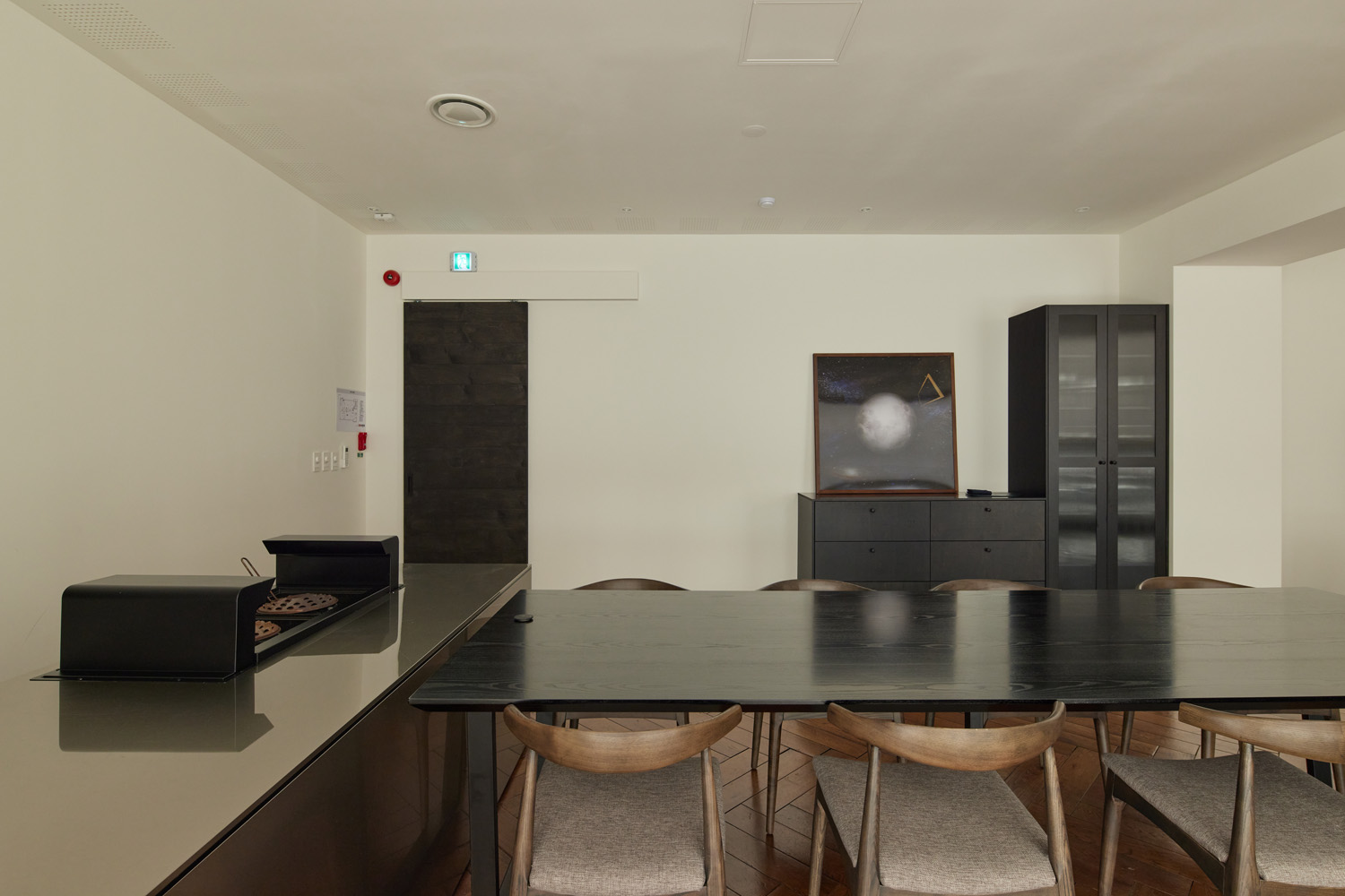 高级白色与木质，打造 92 分豪华室内空间-7