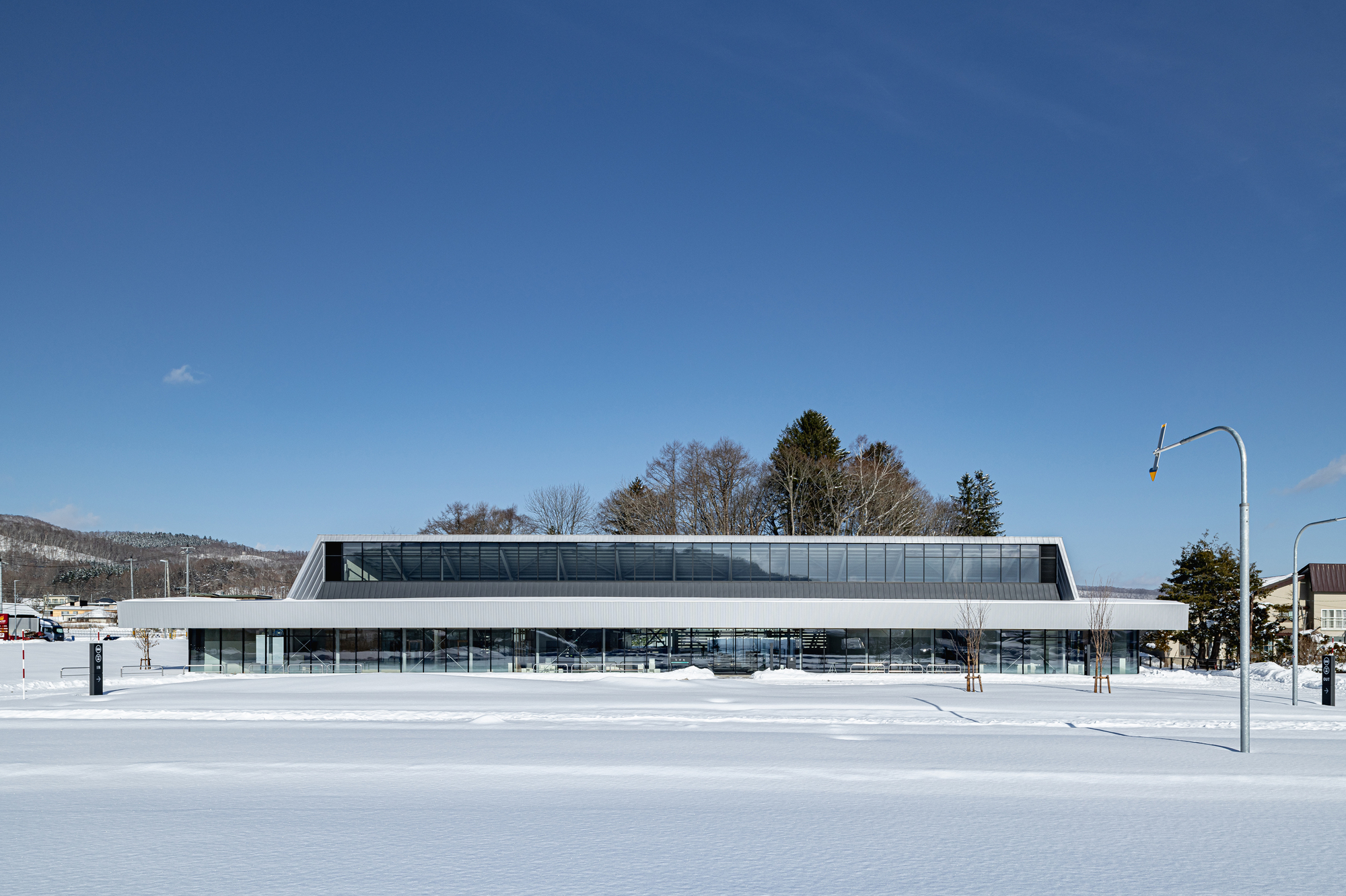 Yubari City Community Base Complex RESTA / Atelier BNK-26