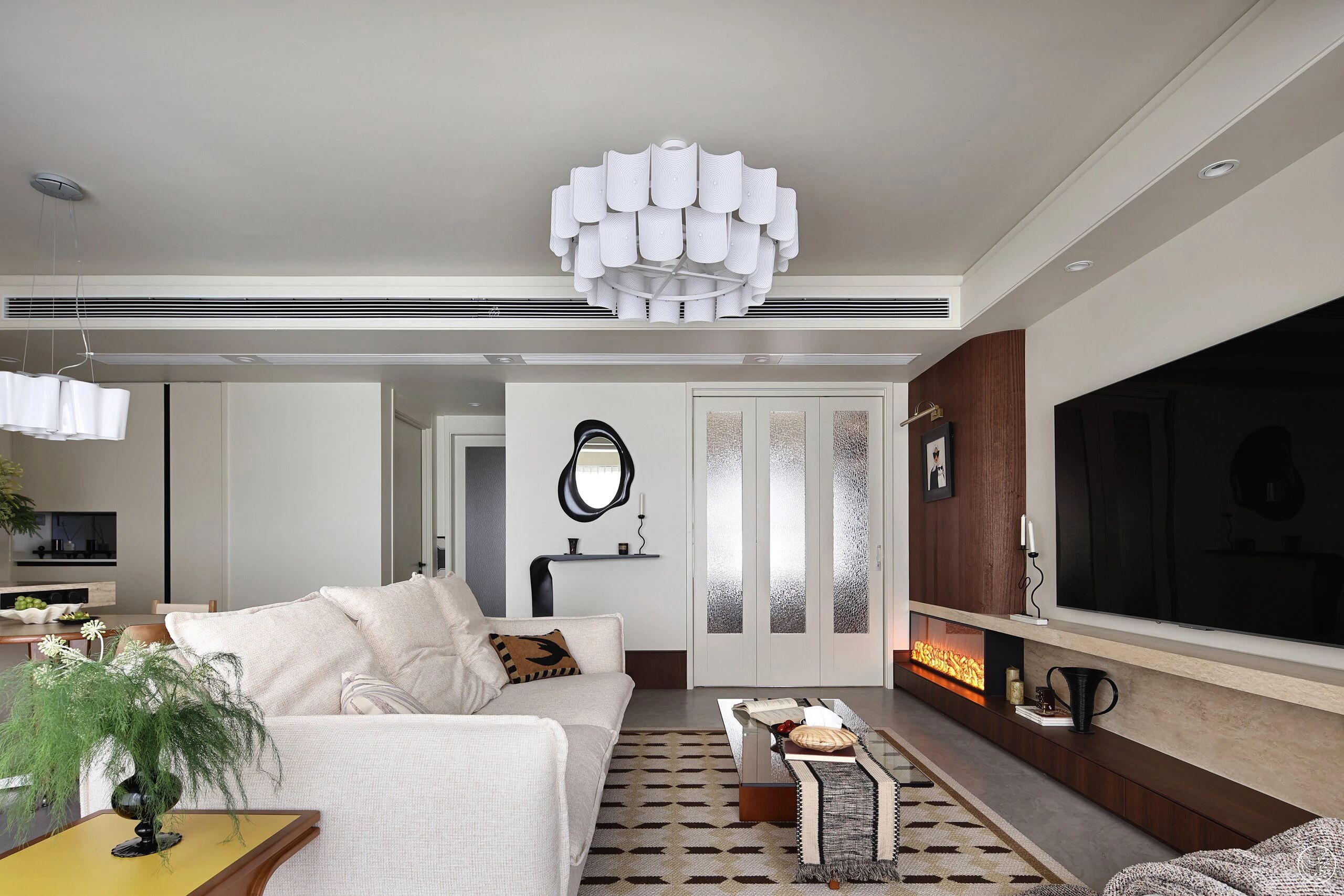 复古且时髦，在松弛与精致之间游刃有余-19