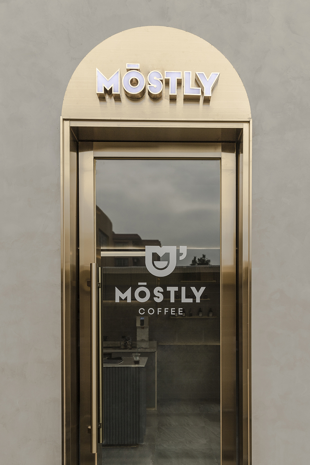 佛山Mostly Cafe | 灰盒子里的洞穴空间-29