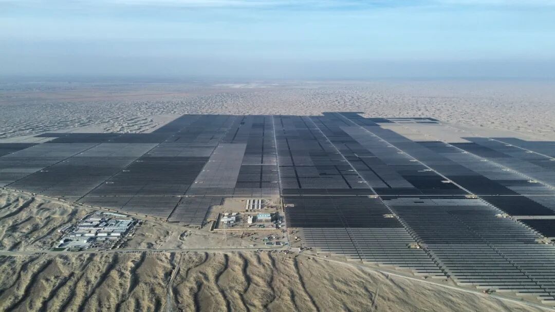 向新逐绿，中建八局承建中电智慧喀什地区麦盖提县工业园区低碳转型50万千瓦光伏项目成功并网-22