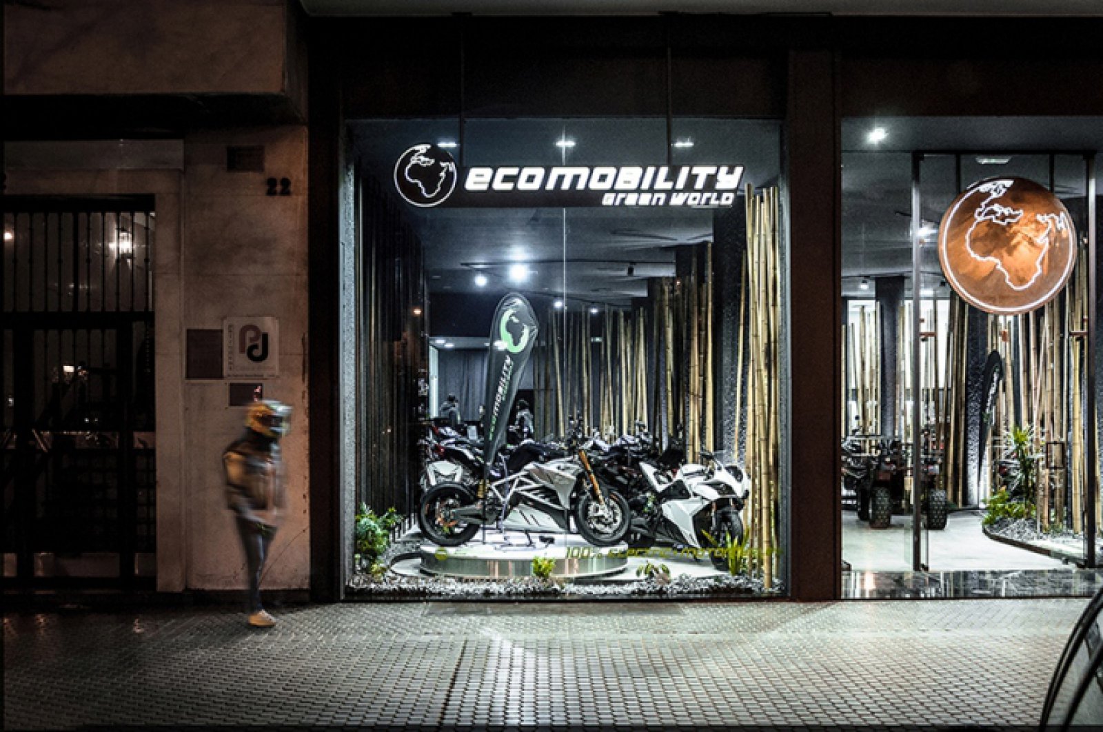 西班牙多品牌摩托车展厅设计-10