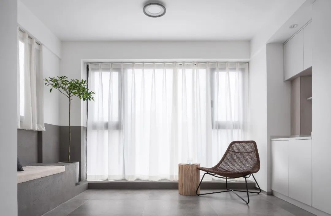 黑白基调,打造隔绝纷扰的年轻夫妻新居-44