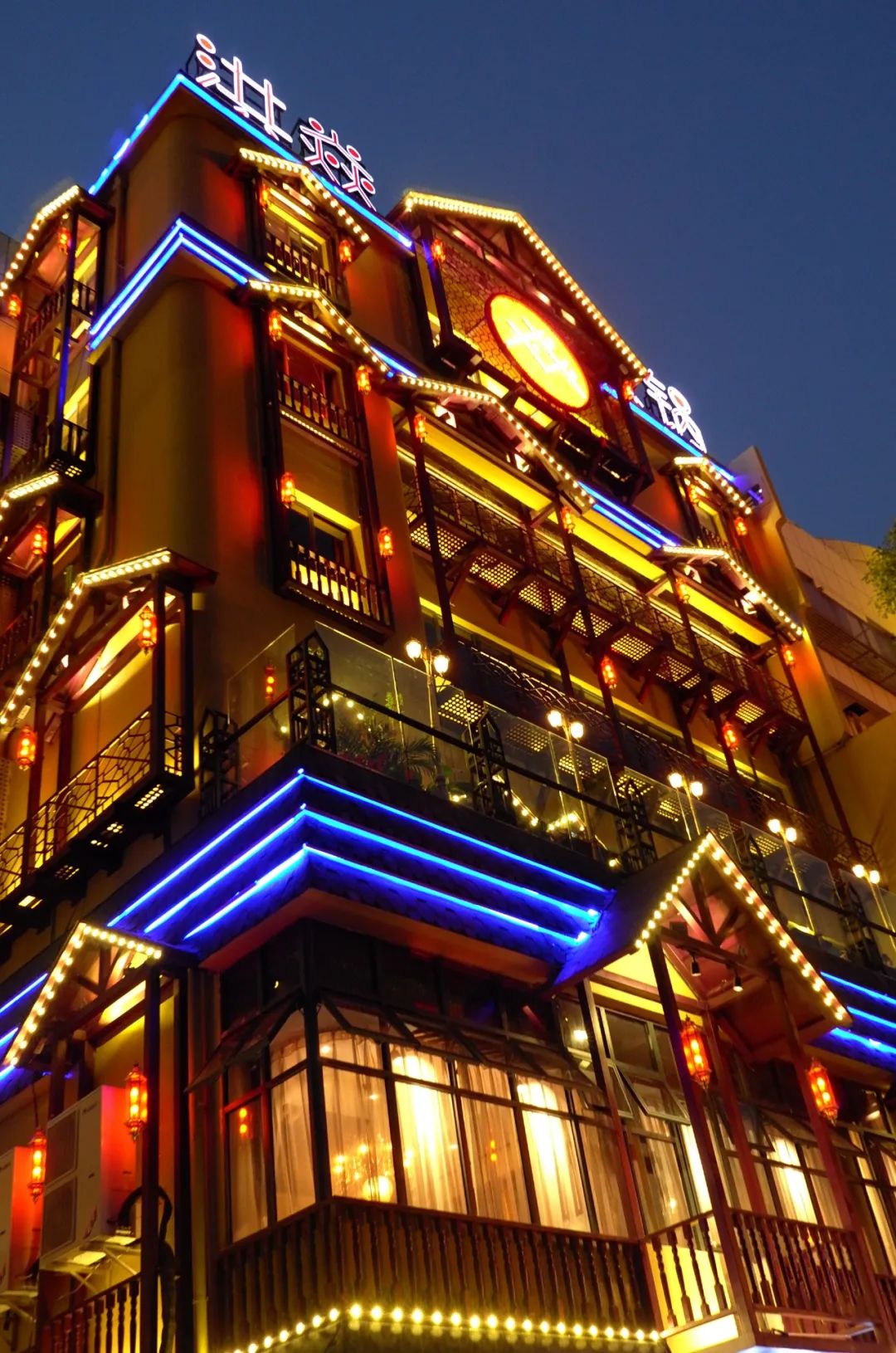 钱磊 | 餐饮空间不止餐饮，五光十色的视觉盛宴-16