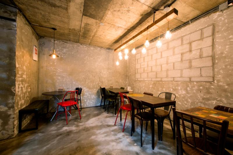 15 坪地下室酒馆，裸露混凝土打造简约工业风-8