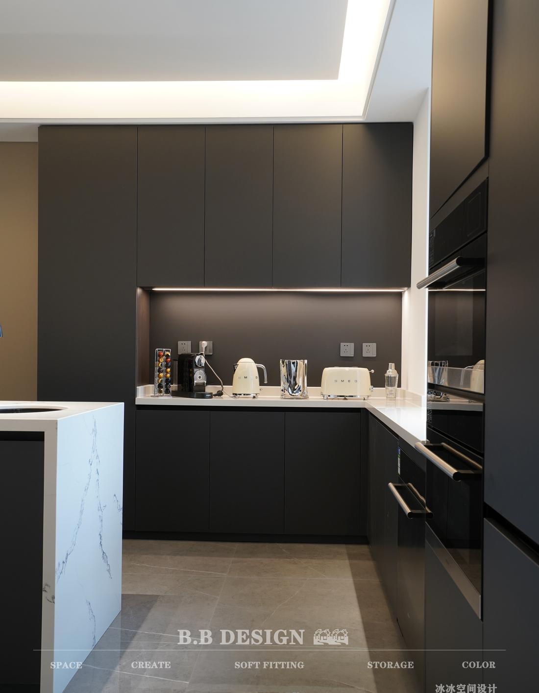 远洋大河 · 黑白灰中的橙色魅力-13